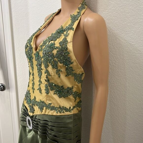 F.I.E.S.T.A FASHION Dress Sz Medium Formal Floral Embroided Beaded Sequin Gown - Picture 5 of 17